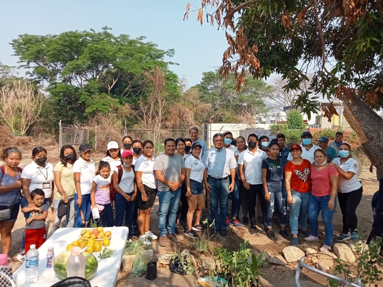 Grupo comunitario en jornada territorial al aire libre