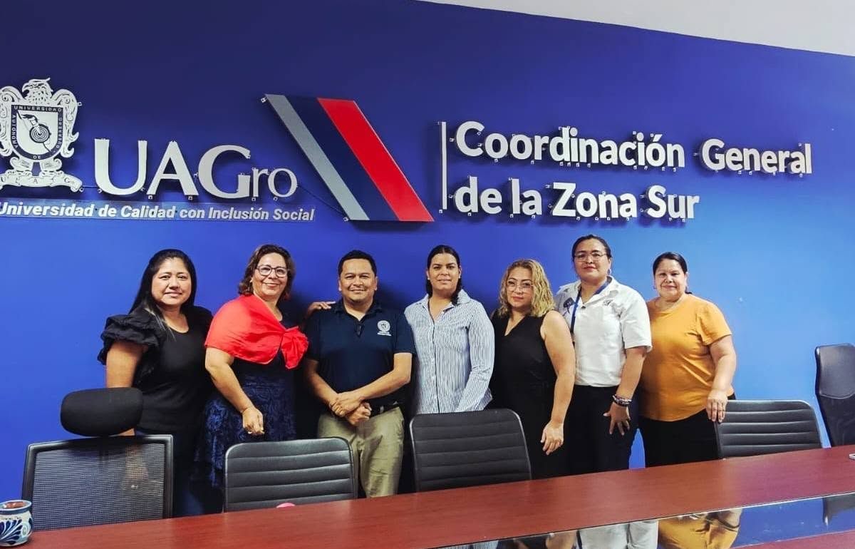 Equipo universitario en reunión de coordinación regional