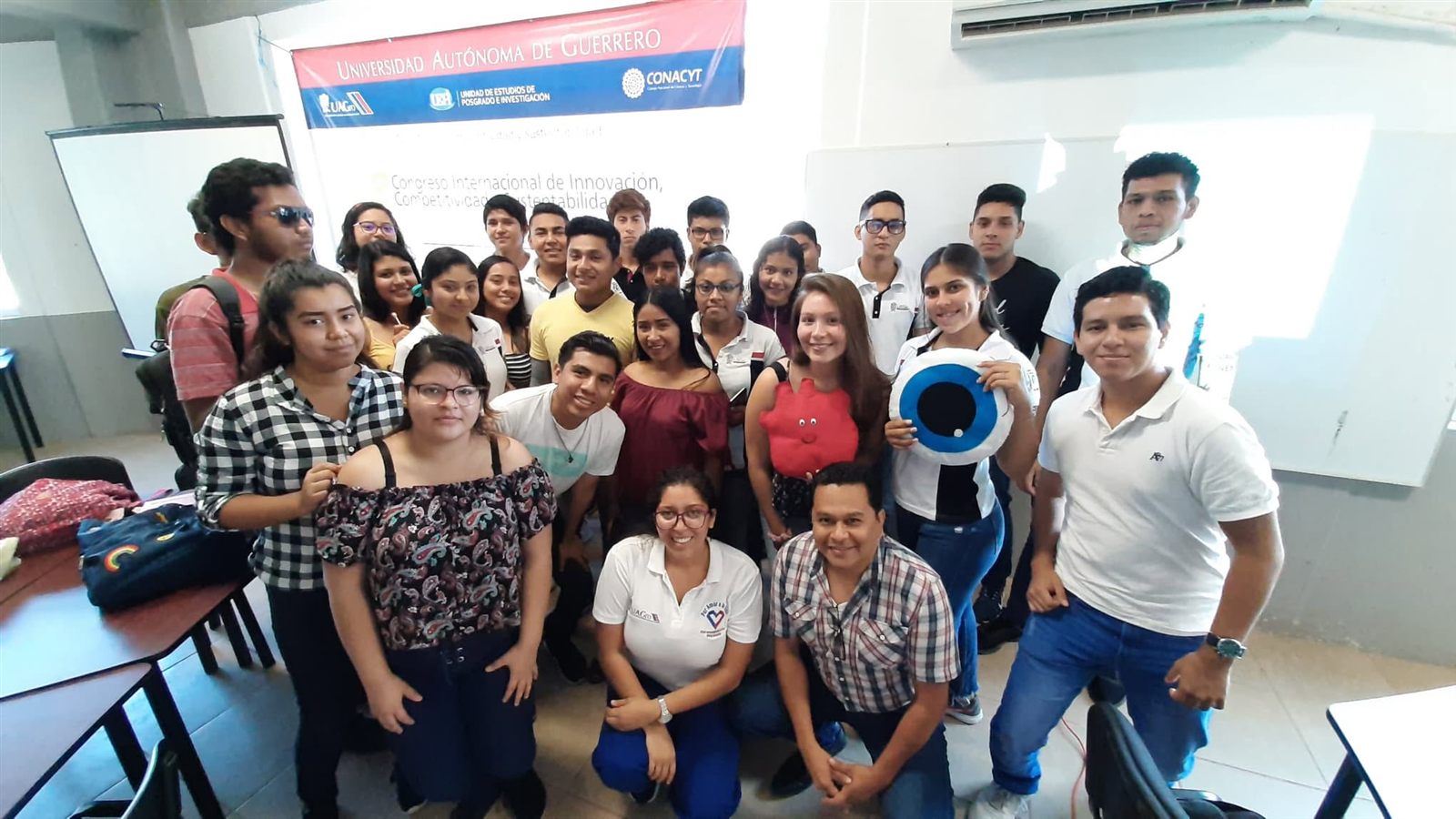 Grupo universitario en actividad formativa sobre cultura de donación
