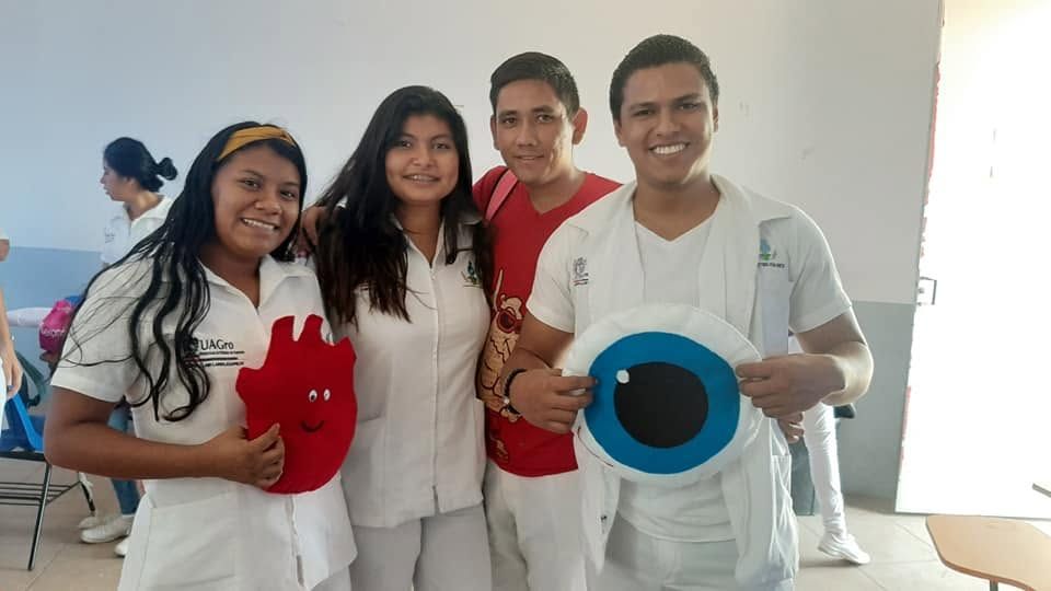 Jóvenes promotores en actividad educativa sobre donación