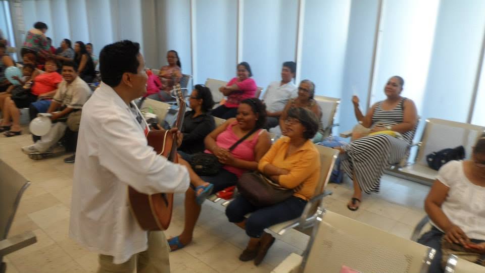 Participantes en taller con Chiflip
